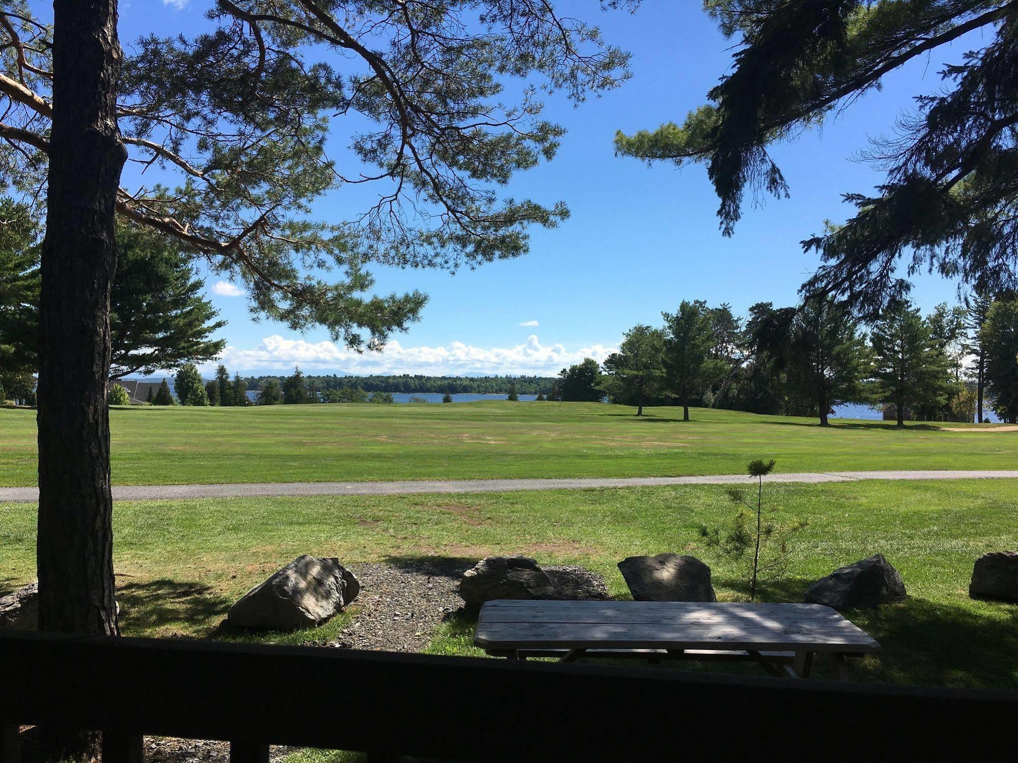 Bluff Point Golf Resort Платтсбург Экстерьер фото