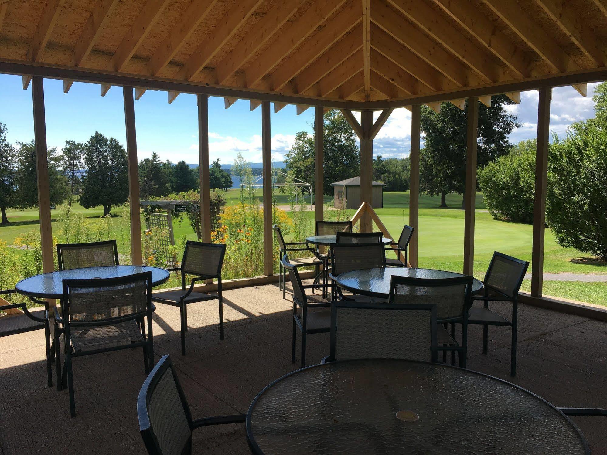 Bluff Point Golf Resort Платтсбург Экстерьер фото