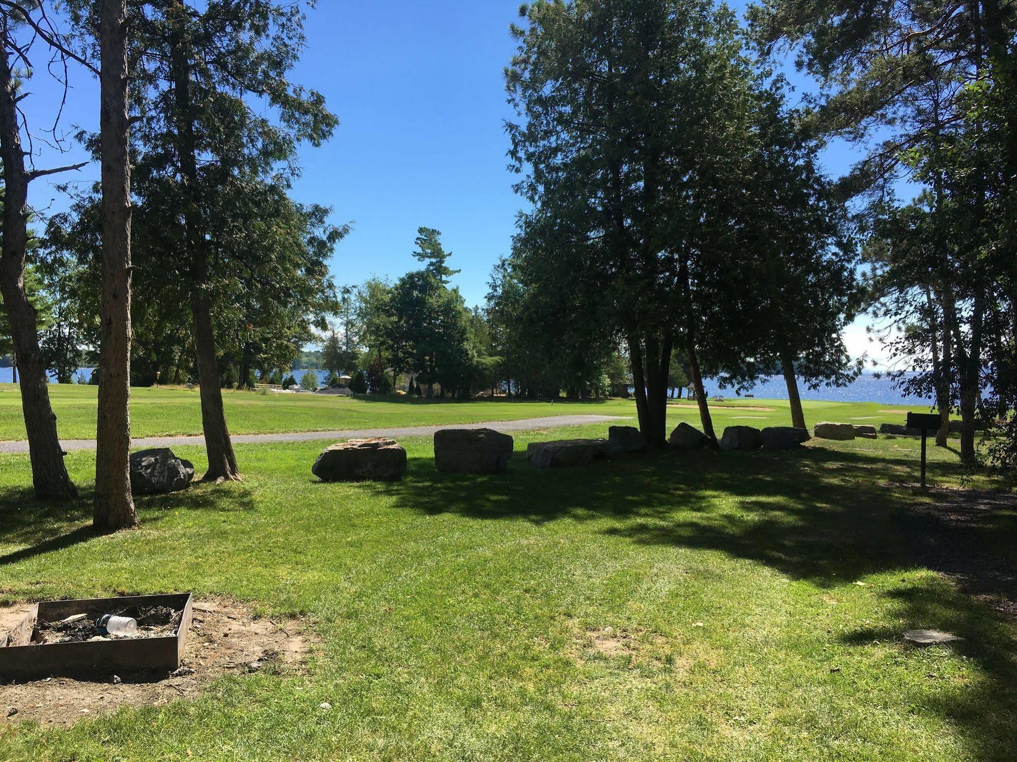 Bluff Point Golf Resort Платтсбург Экстерьер фото